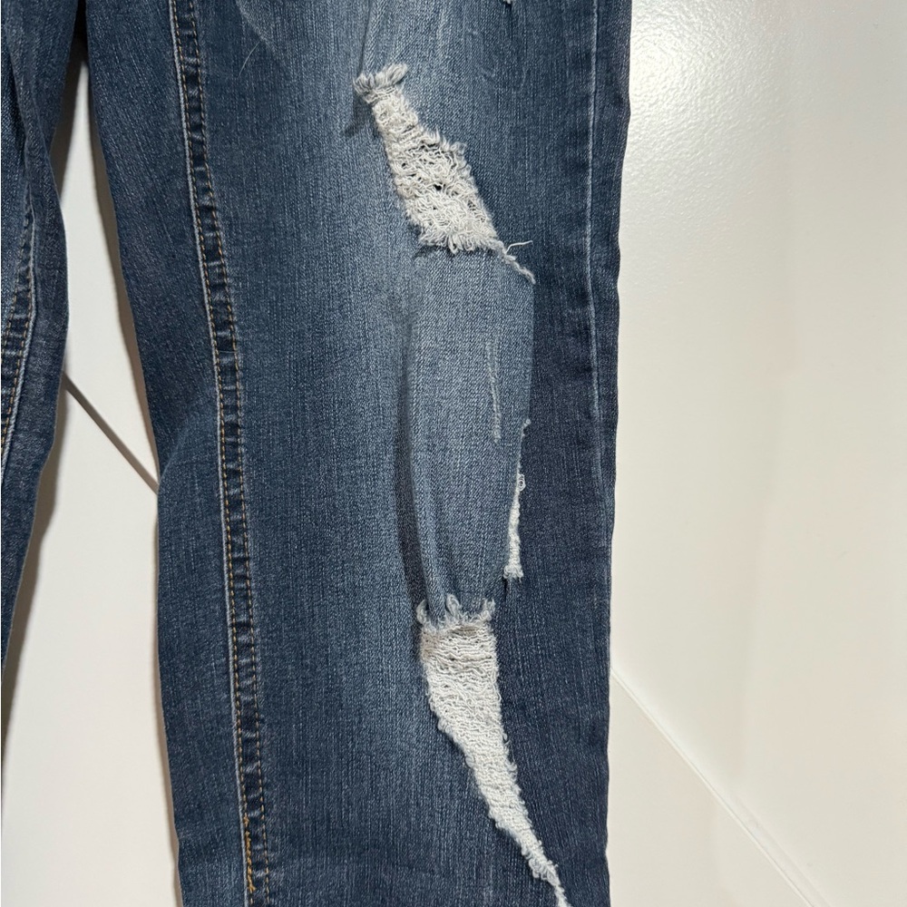 Blue Jeans with Distressed Details - Picture 5 of 8